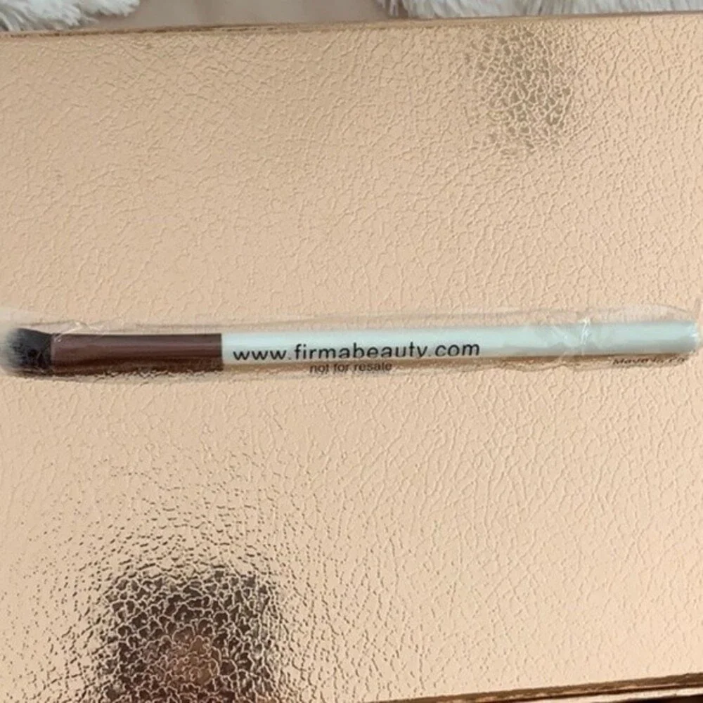 Firma Beauty Wide Eyeshadow Blender Brush #204
